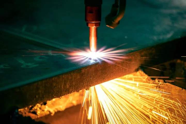 Odkryj spawarki laserowe, które eliminują przebarwienia i odkształcenia materiału podczas spawania!