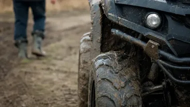 Quad w lesie nie zawsze ma prawo przejazdu. Policja przypomina