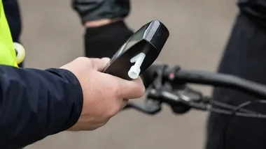 Nie zatrzymał motoroweru do kontroli. Miał prawie 2 promile
