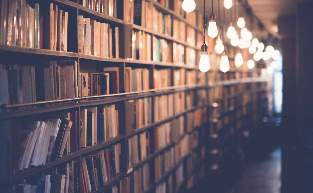 MPB Ciechanów: Szydełkowanie zbliża pokolenia w bibliotece