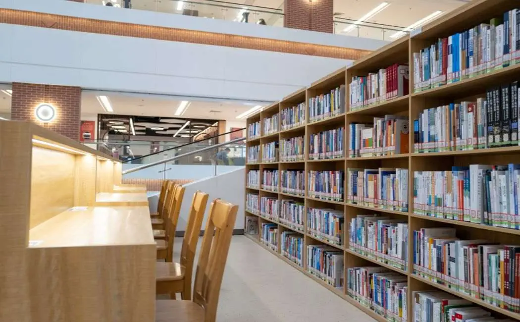 Kreatywny Poniedziałek 12 maja w bibliotece z teatrem Kamishibai i warsztatami