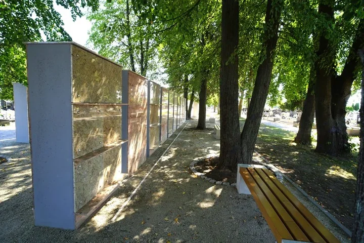 Nowe miejsca na urny na cmentarzu przy Gostkowskiej. Sprzedaż ruszy we wrześniu