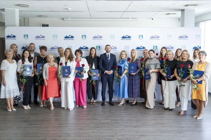 18 nauczycieli z Ciechanowa odebrało akty awansu zawodowego