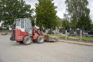 Ponad 330 metrów nowego ogrodzenia przy cmentarzu. Prace potrwają do listopada