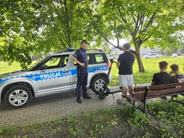 Hulajnoga elektryczna to pojazd. Policjant z Ciechanowa przypomina o zasadach