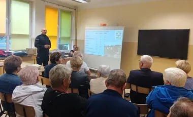 W Humięcinie policjanci ostrzegali seniorów przed oszustwami
