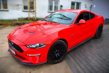 Skonfiskowany Ford Mustang trafił do służby - radiowóz w Radomiu zrobi furorę