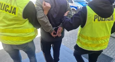 Kontrola peugeota przerwała interes 40-latka - psi tropiciel wyciągnął z posesji trzy kilo narkotyków